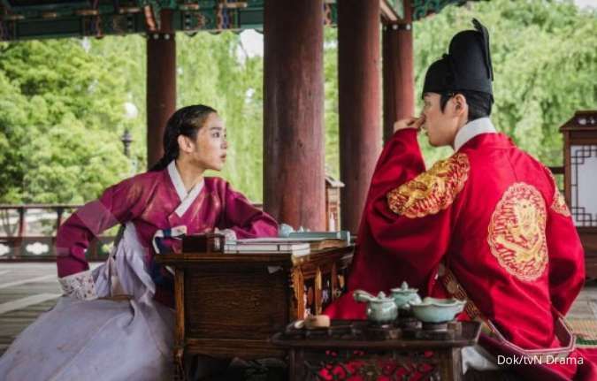 Shin Hye Sun dan Kim Jung Hyun di drama Korea Mr. Queen.