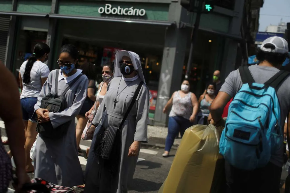 Relawan uji coba vaksin Covid-19 AstraZeneca di Brasil meninggal