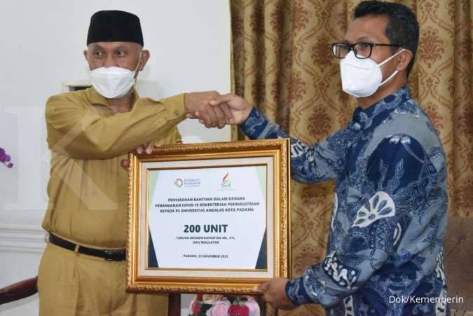 Kemenperin Serahkan Bantuan Tabung Oksigen kepada Provinsi Sumatera Barat