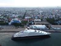 Bawa 177 Wisatawan, Kapal Pesiar Mewah Scenic Eclipse II Sandar di Pelabuhan Makassar