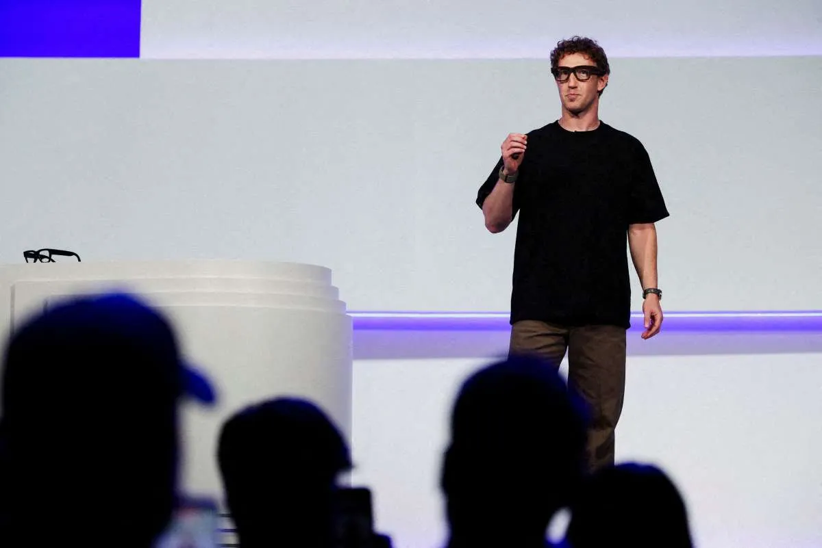 Meta Kejutkan Pasar, Mark Zuckerberg Perkenalkan Perangkat AI Genggam Meta Charm