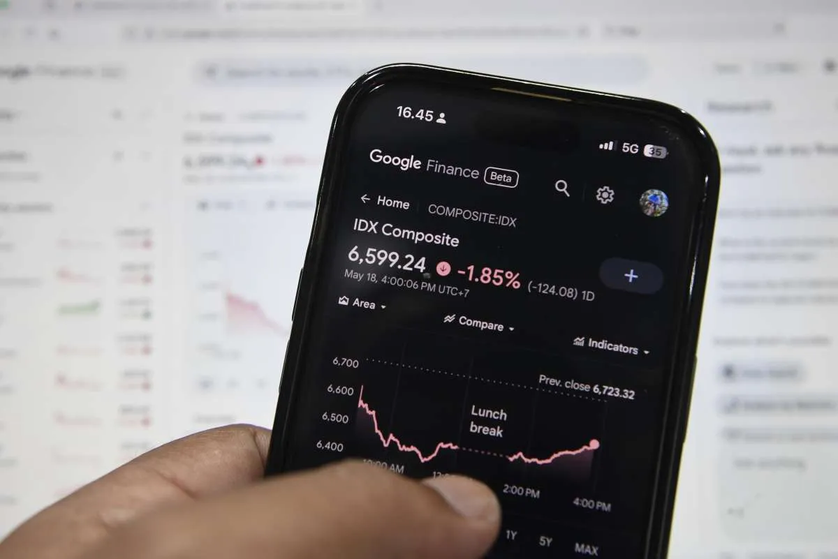 Menilik Dampak Pelemahan Rupiah ke Emiten di Bursa Indonesia