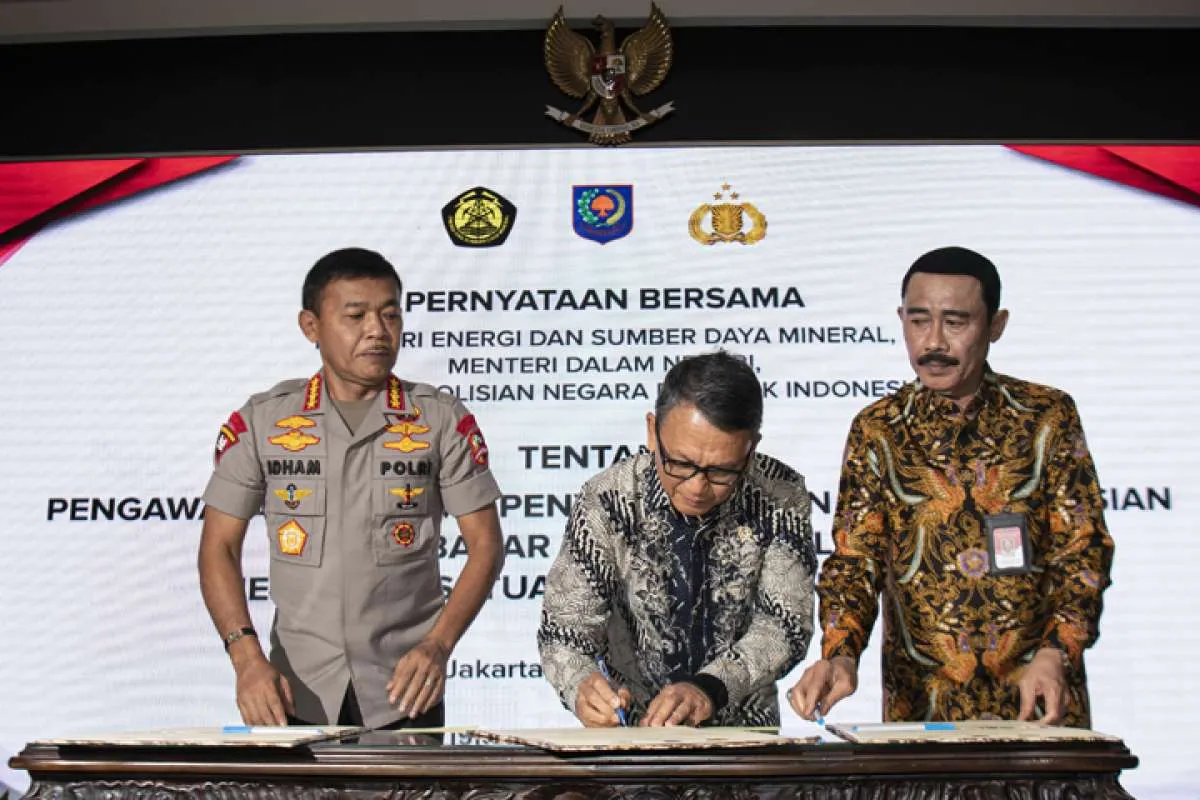 Pemerintah menggandeng Polri untuk mengawasi penyediaan dan pendistribusian BBM