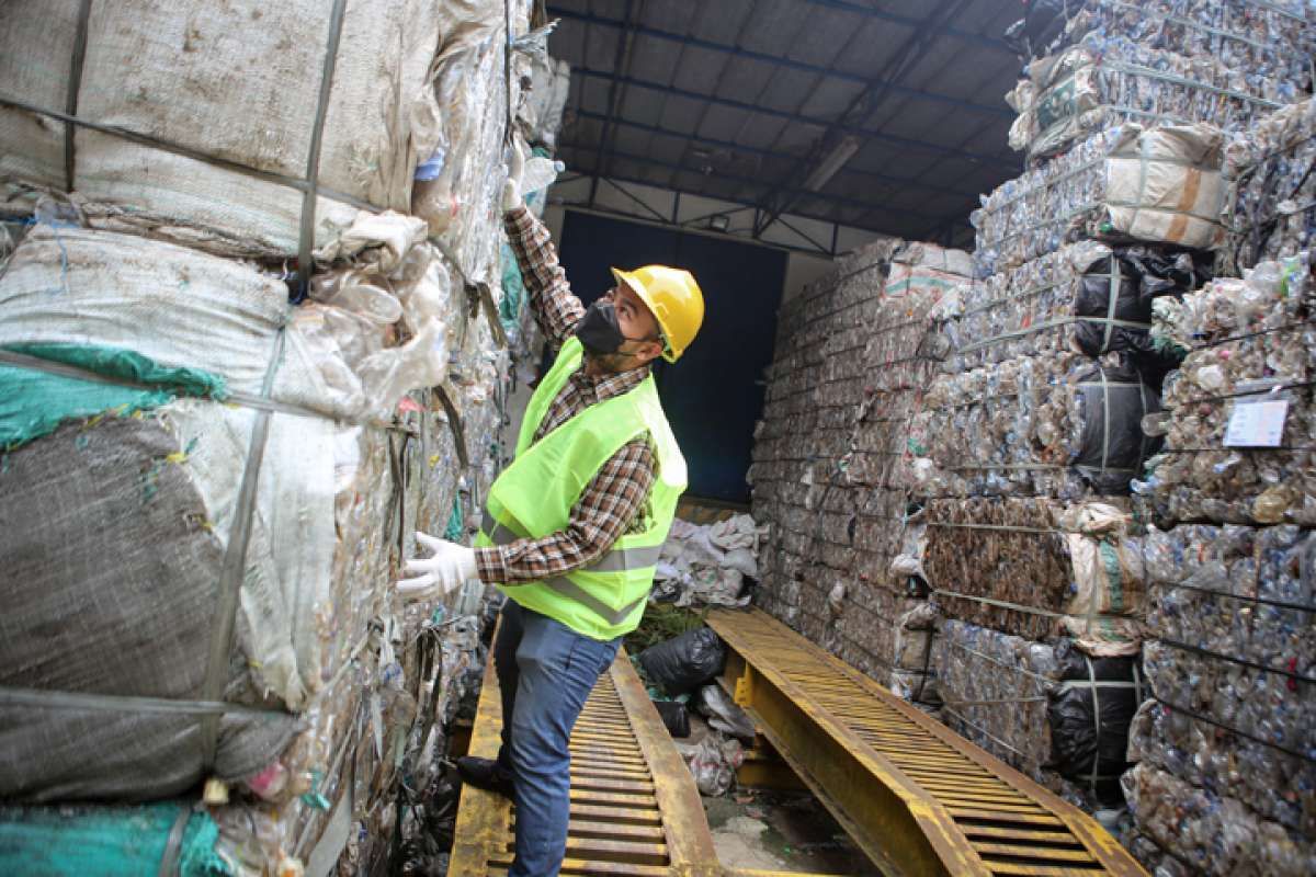 Dulang Rupiah dari Sampah Bernilai Rendah