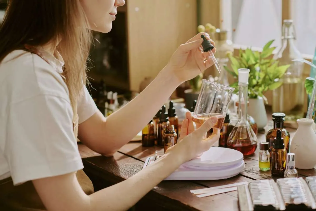 Cara Membuat Parfum Sendiri dari Essential Oil, Gampang Banget