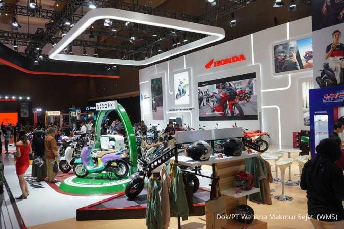 Ratusan Pengunjung Jajal Produk Line Up Sepeda Motor Honda di Gelaran IIMS 2025 