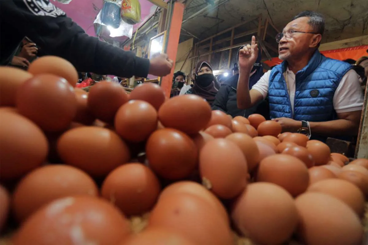 Pantau Pasar Kasih Naikoten NTT, Mendag Zulhas Klaim Harga Barang Pokok Stabil