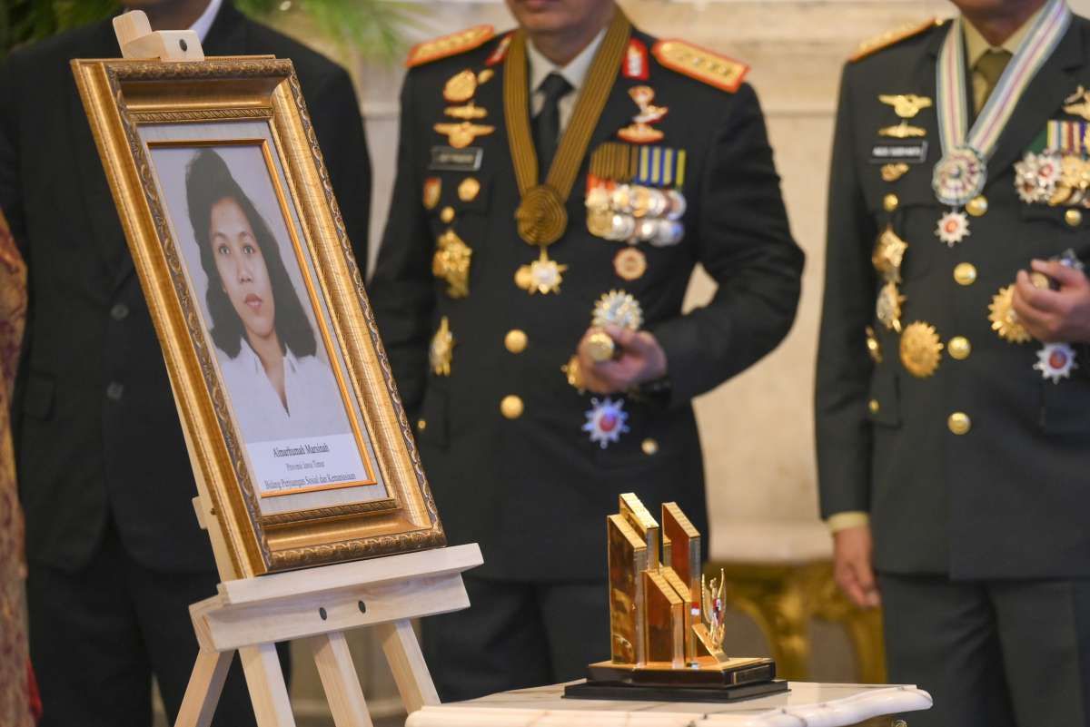 Gelar Baru Soeharto, Gus Dur, Marsinah