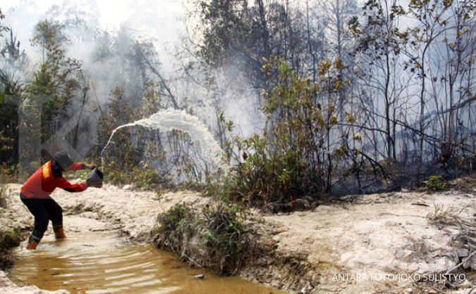 Tiga daerah kebakaran hutan di Riau dibom air
