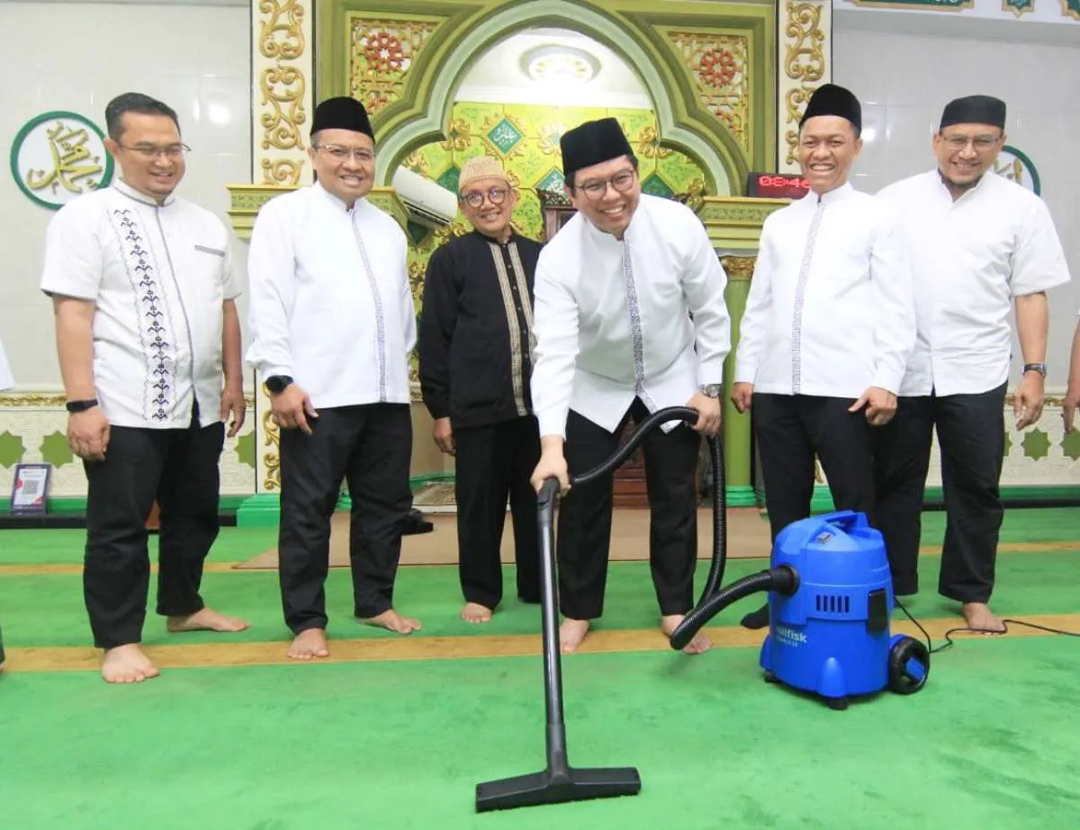Peduli Kebersihan Rumah Ibadah, Bank Muamalat Gelar Gerakan Bersih Masjid