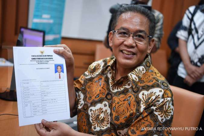 Mantan Kabareskrim Polri Anang Iskandar mendaftarkan diri menjadi calon pimpinan KPK