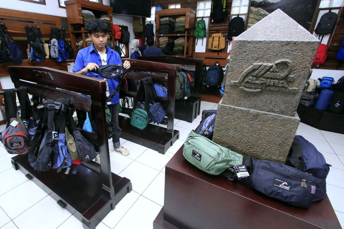 Laju Bisnis Peralatan Outdoor di Tengah Demam Naik Gunung