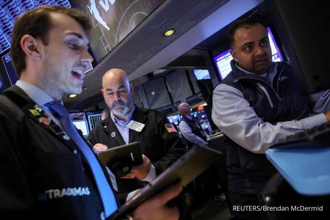 Wall Street Menguat, Dow dan S&P 500 Bersiap untuk Penurunan Mingguan