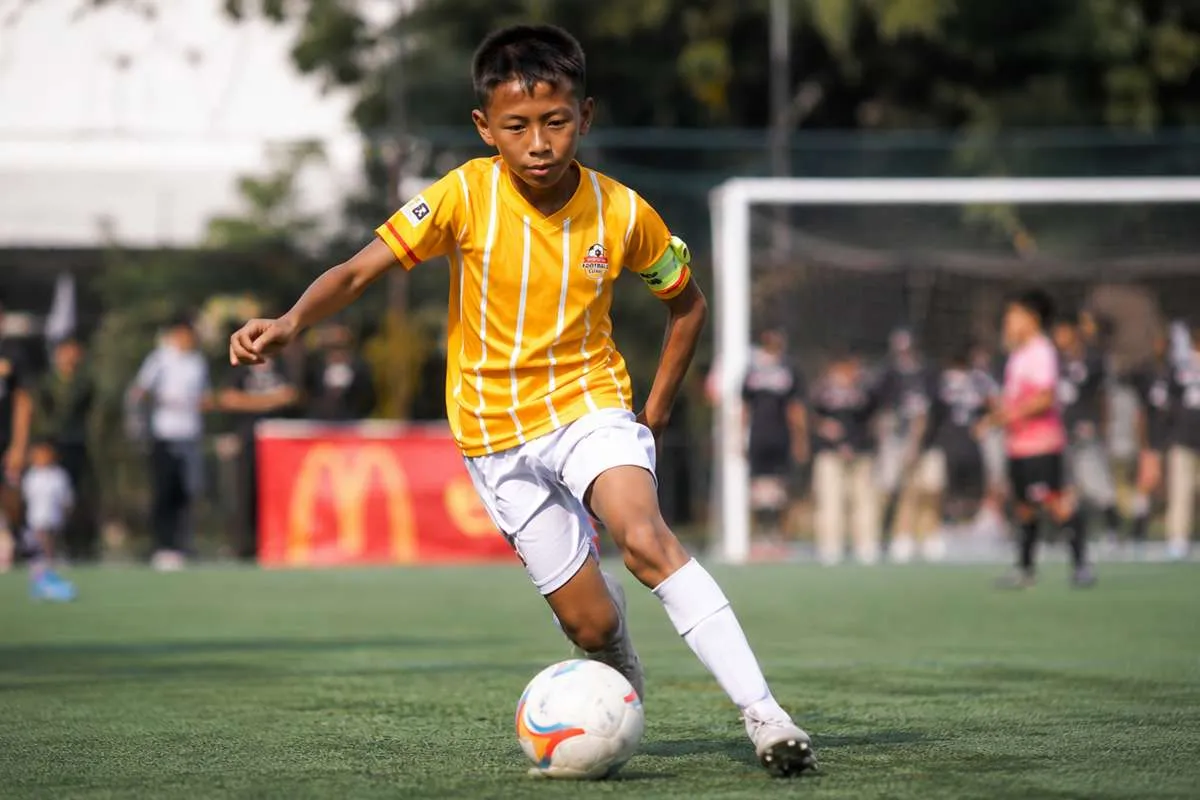 Dari Lapangan Sederhana, Anak-Anak Ini Mengejar Mimpi Jadi Pesepak Bola