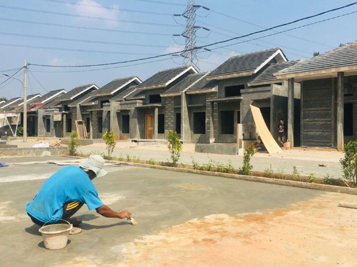 Suplai terus meningkat, harga properti turun