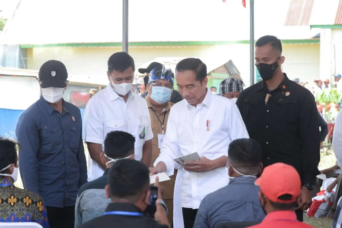 Peserta BPJS Ketenagakerjaan di Baubau & Buton dapat BSU, diserahkan oleh Presiden