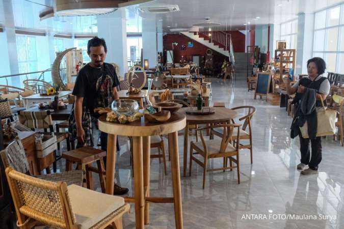 PMI Manufaktur Ekspansi per Oktober 2025, Pemulihan Sektor Furnitur Belum Merata