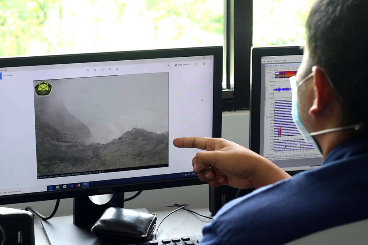 Gunung Ijen Bergejolak, Muncul Asap Kawah Setinggi 200 Meter