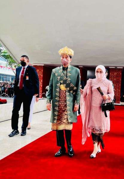 Tiba di Gedung Nusantara, Jokowi Kenakan Baju Paksian Asal Bangka Belitung