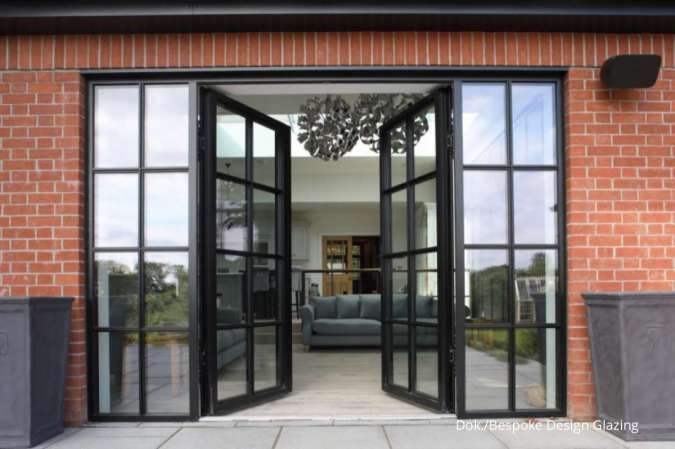 Cantik dan Minimalis, Inilah Kelebihan dan Kekurangan Pintu Kaca