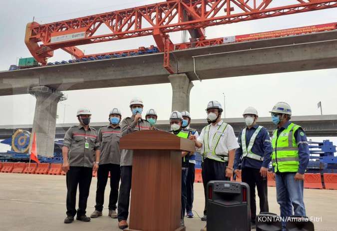 Pembangunan Kereta Cepat Jakarta-Bandung, KCIC pasang box girder di atas Tol Cikarang