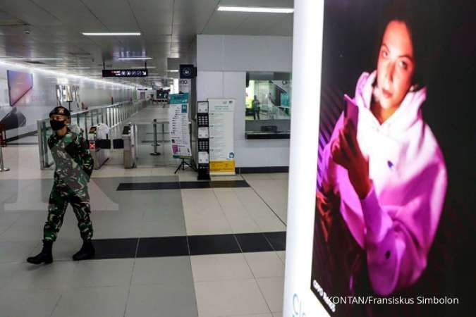 Penumpang MRT diminta tidak mengobrol dan telepon di dalam kereta, ini alasannya 