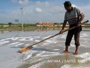 Akibat merugi, petani garam beralih profesi