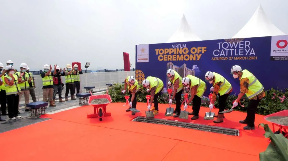 Sayana Integra Properti topping off tower pertama Sakura Garden City