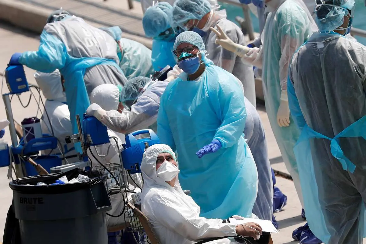 Para dokter AS kecam kelangkaan obat & peralatan saat kasus corona tembus 100.000