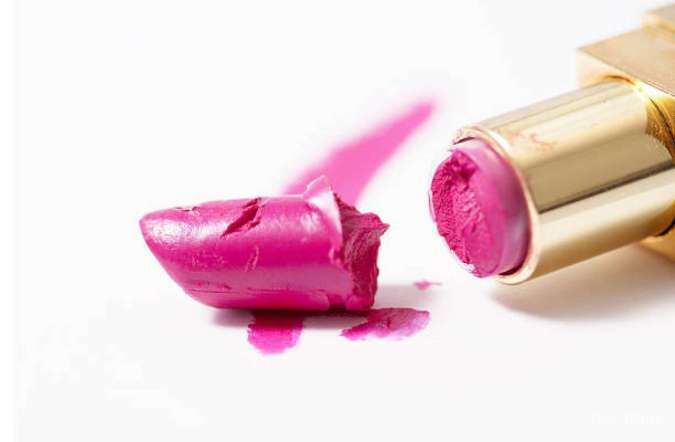 5 Cara Mudah Memperbaiki Lipstik yang Rusak, Cuma Butuh 4 Alat