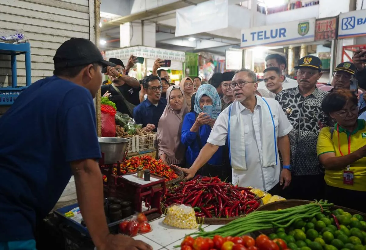 Kunjungi Pasar Besar Madiun, Mendag Zulkifli: Harga Bapok Murah & Terjangkau 