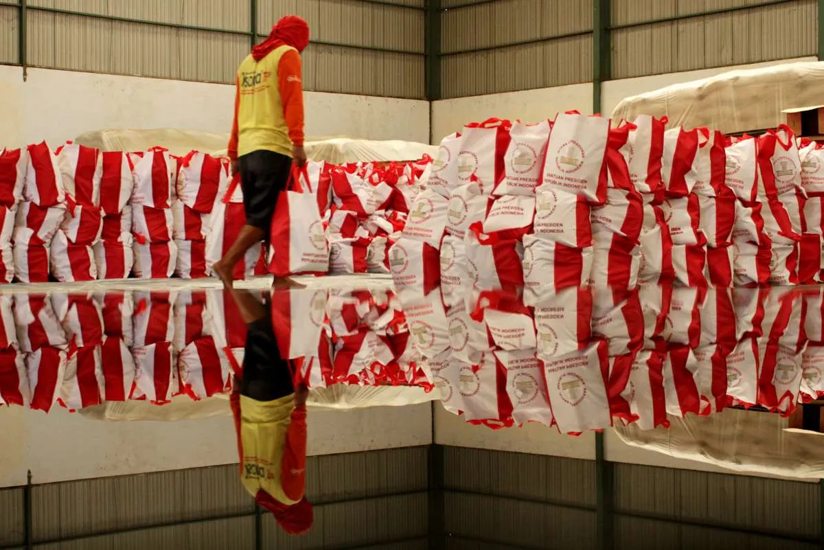 Rawan diselewengkan, bansos sembako bakal diganti BLT?