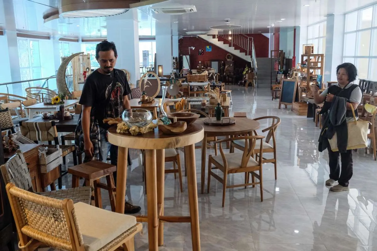 PMI Manufaktur Ekspansi per Oktober 2025, Pemulihan Sektor Furnitur Belum Merata