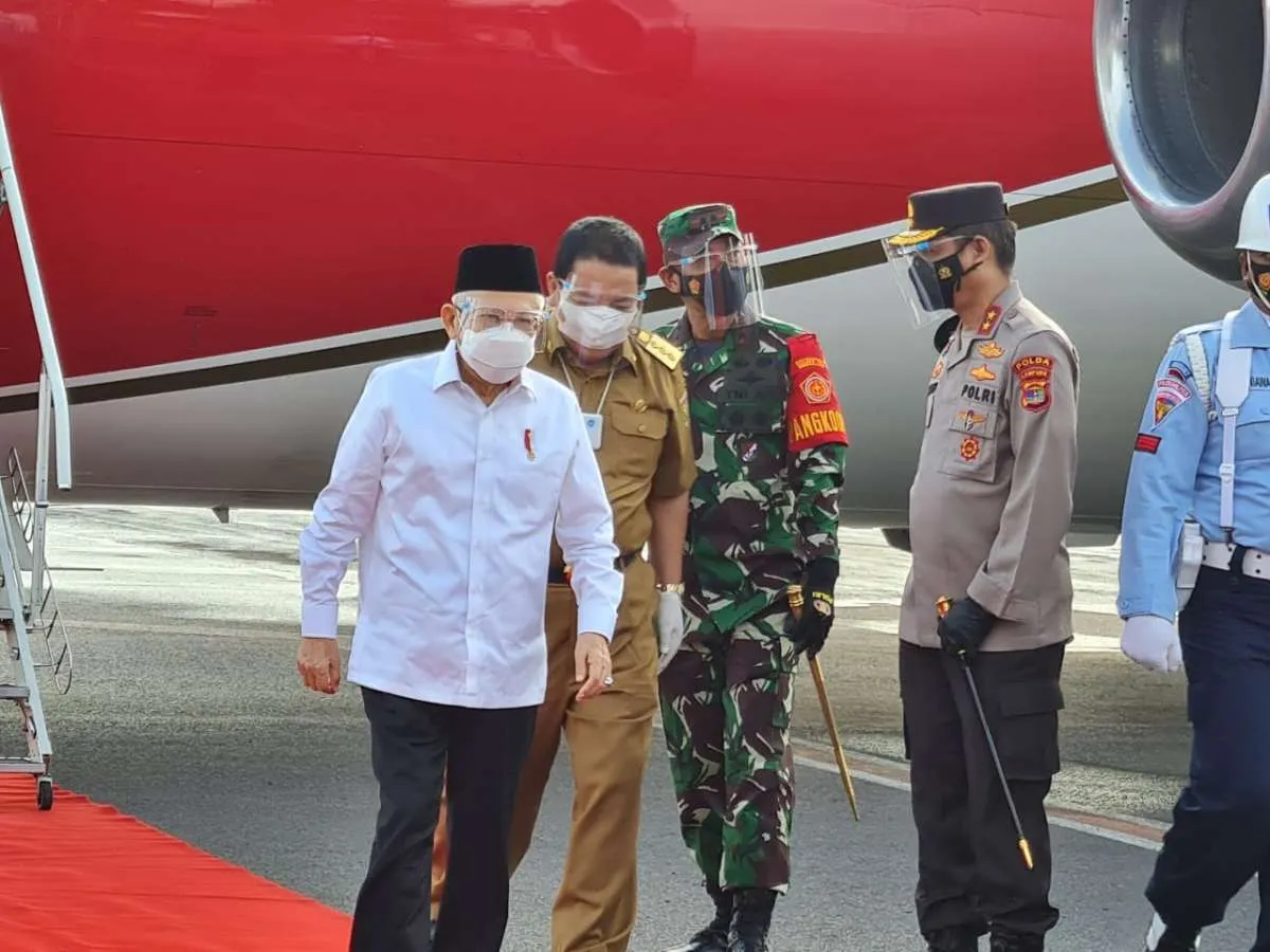 Kunjungi Lampung, Wapres Ma'ruf Amin tinjau vaksinasi dan bendungan way sekampung