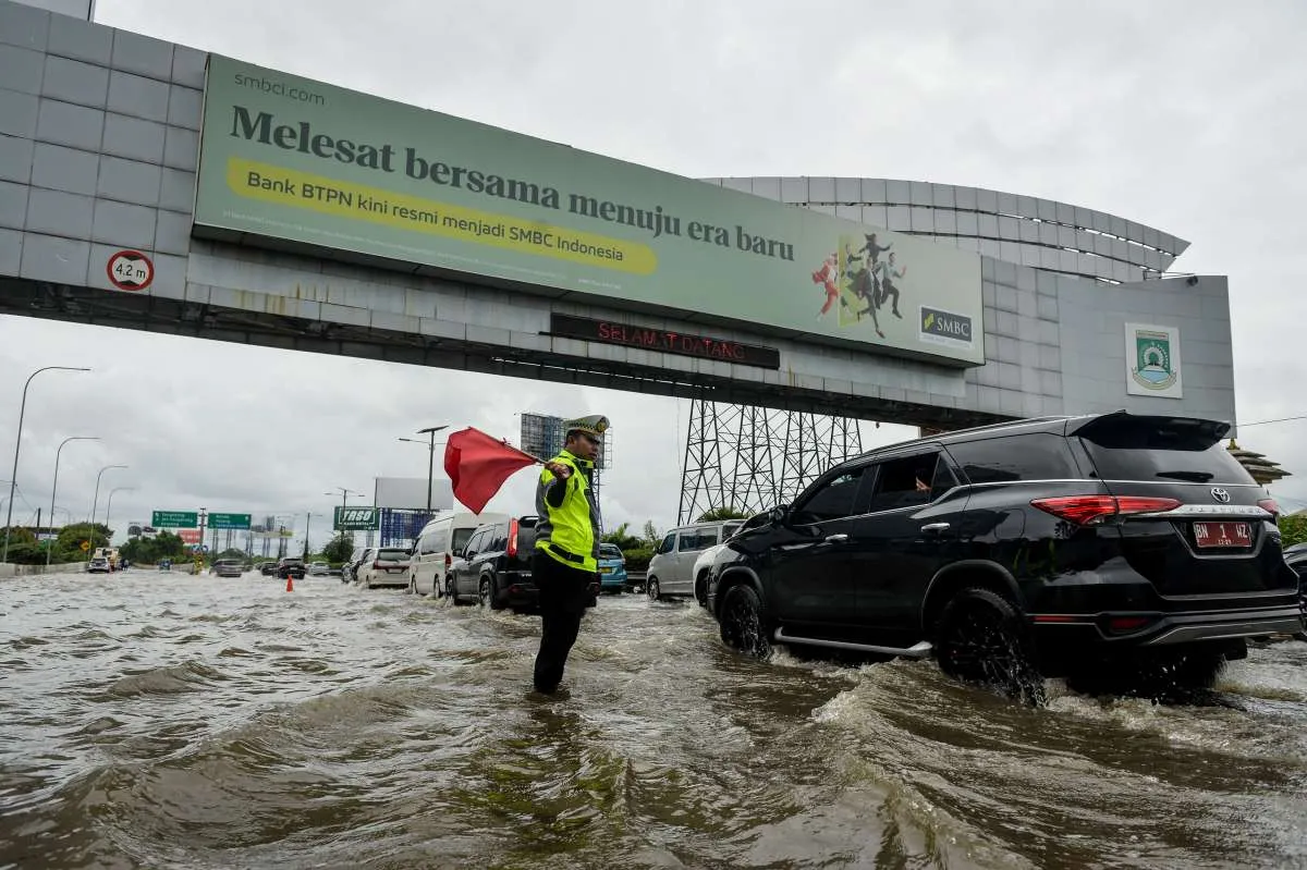 Jakarta Banjir, Drainase Tak Mampu Menampung Hujan Intensitas Tinggi