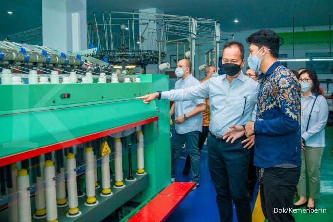 Lulusan Perguruan Tinggi Vokasi Kemenperin Ini Langsung Diserap Industri TPT Skala Besar
