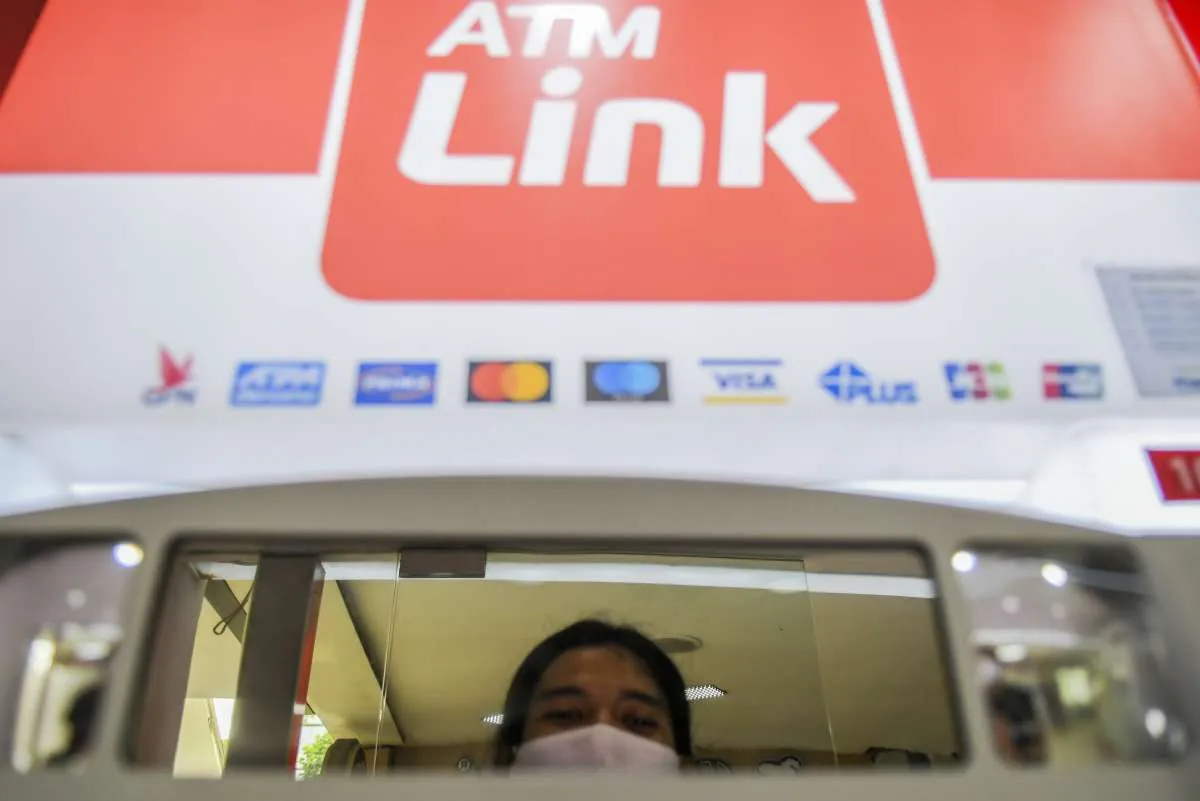 Pengenaan tarif di ATM Link ditunda, begini kata KPPU