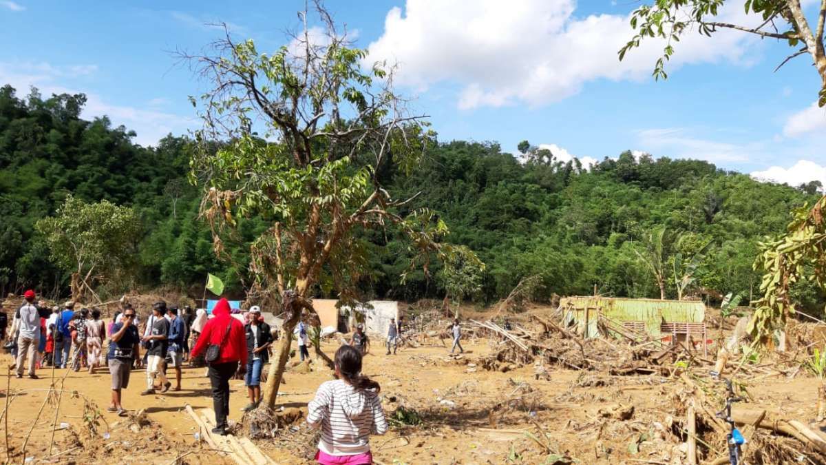 Yayasan Wings Peduli Kasih Ringankan Beban Korban Banjir Lebak dan Bogor