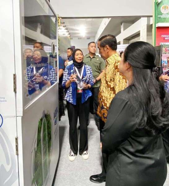 Festival LIKE: Jokowi Mampir ke Stand Danone Indonesia