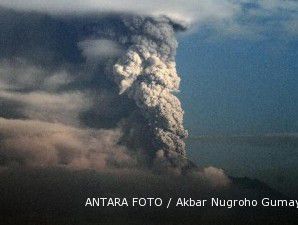 Gunung Lokon berstatus awas