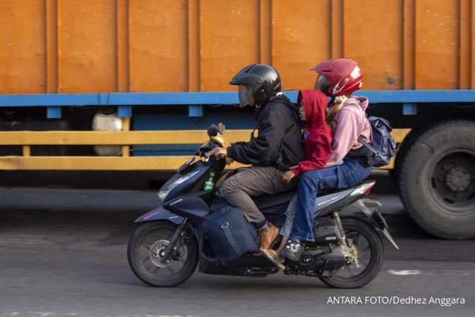 Apa Arti Kata Nebeng? Ini Bahasa Baku dan Penjelasan Menurut KBBI