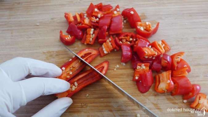 6 Langkah Cepat Hilangkan Rasa Terbakar pada Tangan Akibat Mengiris Cabe