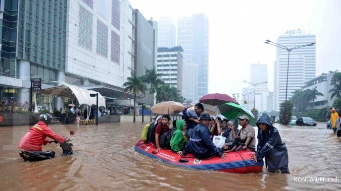 Mega Bekasi Hypermall masih terendam banjir