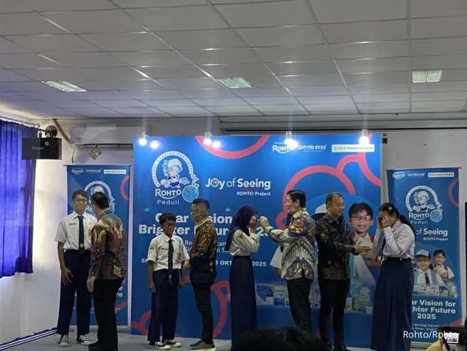 Rohto Bagi-Bagi Kacamata Gratis di Sekolah, dari Tangerang sampai Lampung