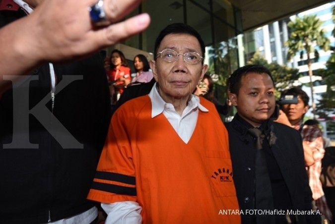 Sebelum jatuh, Direktur Traya kelelahan di sidang
