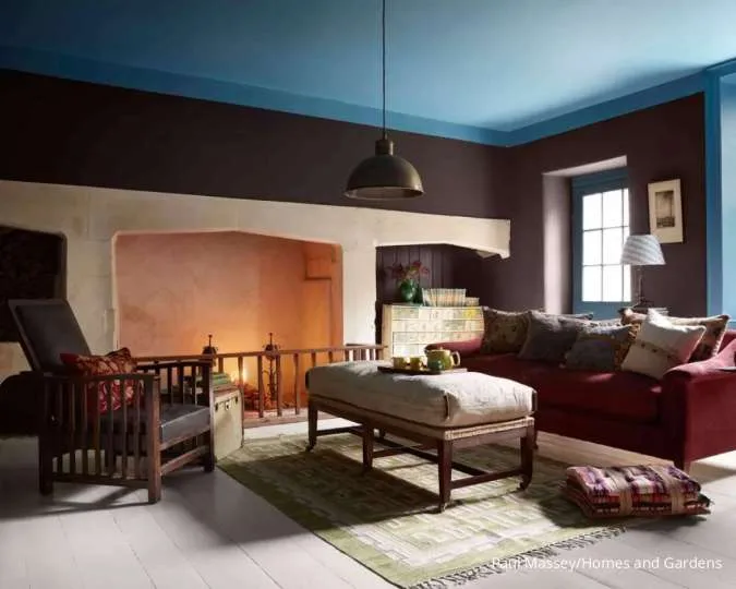 Ruang tamu dengan warna cat dinding coklat