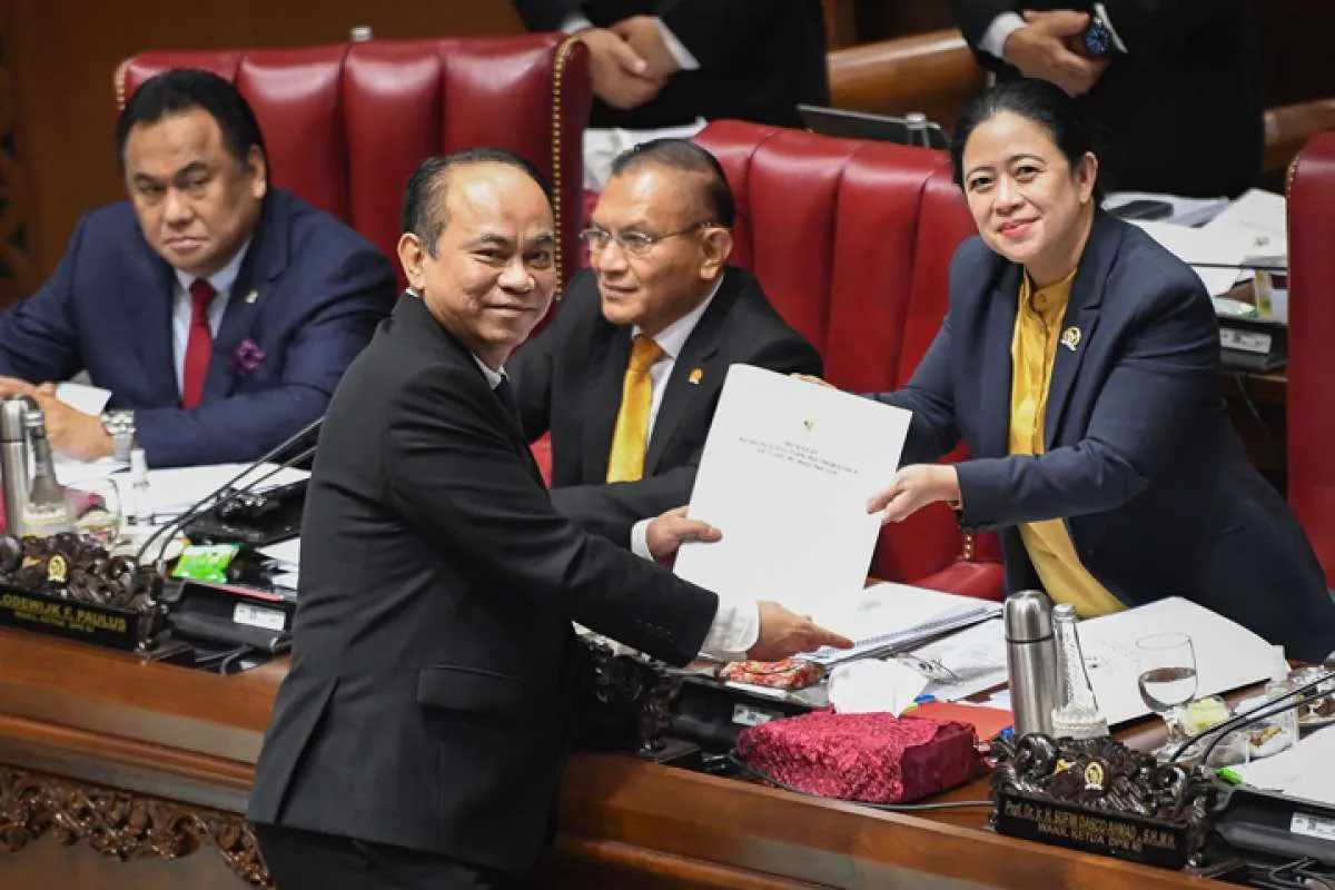 UU ITE Disahkan, Menteri Budi Arie: Jamin Kepastian Hukum Ruang Digital