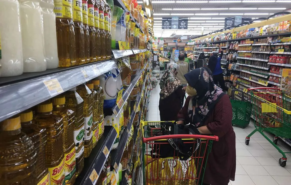 Harga komoditas menggerus margin emiten konsumer