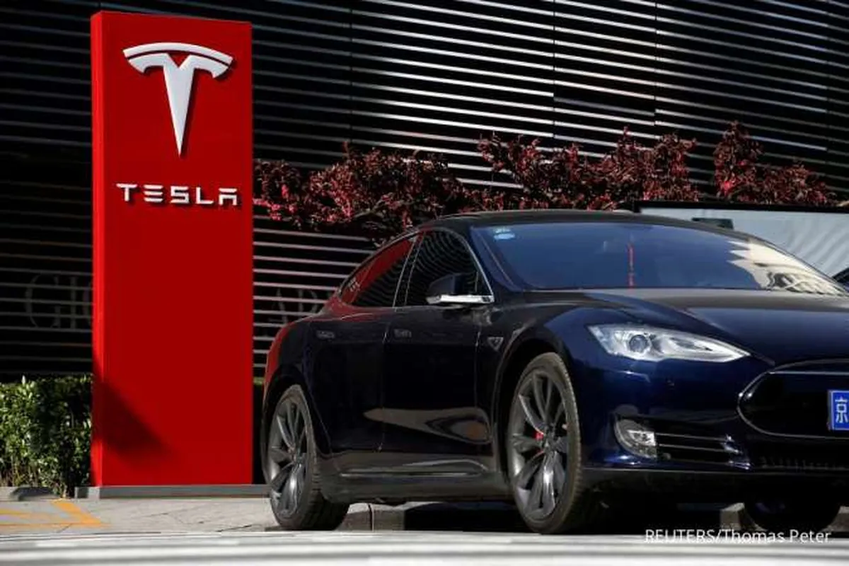 Naik Terlalu Tinggi, Saham Tesla Diturunkan Peringkatnya