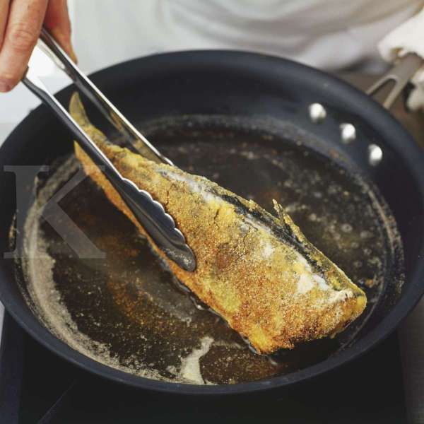 4 Cara Agar Minyak Tidak Meletup Saat Menggoreng Ikan
